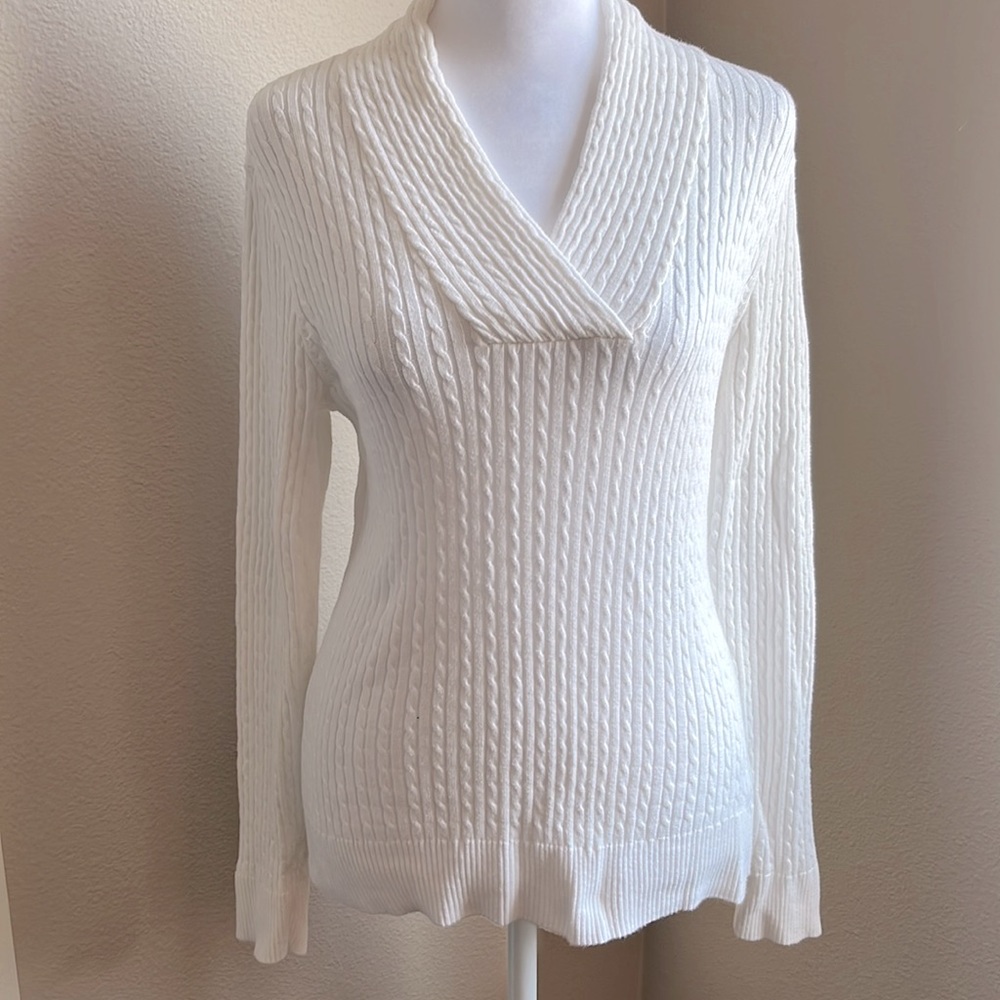 Pria white sweater